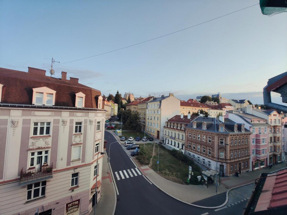 Apartman V Centru Karlsbad Exterior foto
